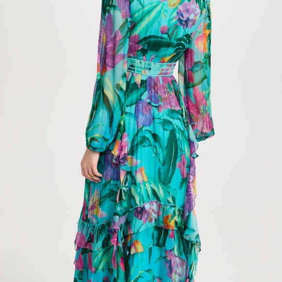 Palm Royale Perfection Rococo Sand Deep V Maxi Dress XS Worn Once - Picture 3 of 8